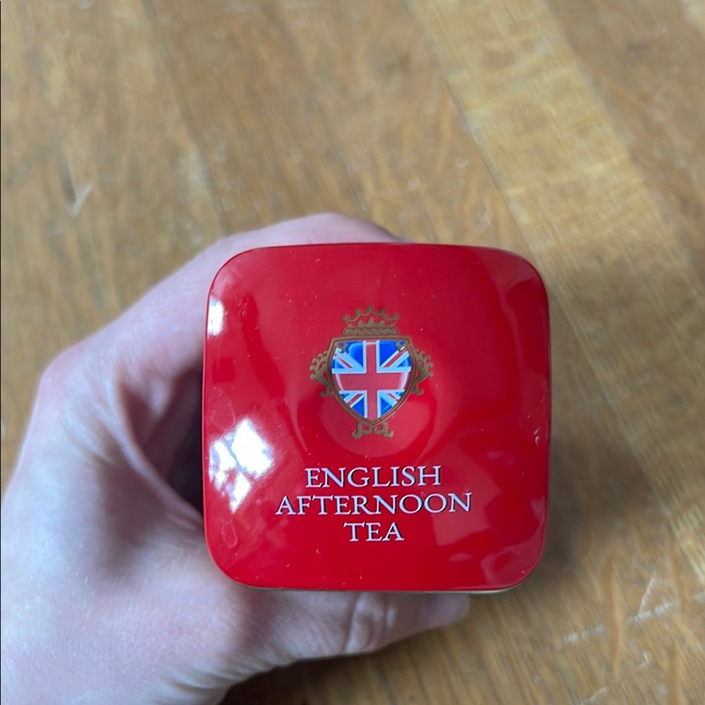 Red Telephone Booth Tea Tin from England - Picture 6 of 8